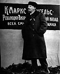V. I. Lenin making a speech at the unveiling of the memorial to K. Marx and F. Engels in Voskresenskaya Square (now Revolution Square).